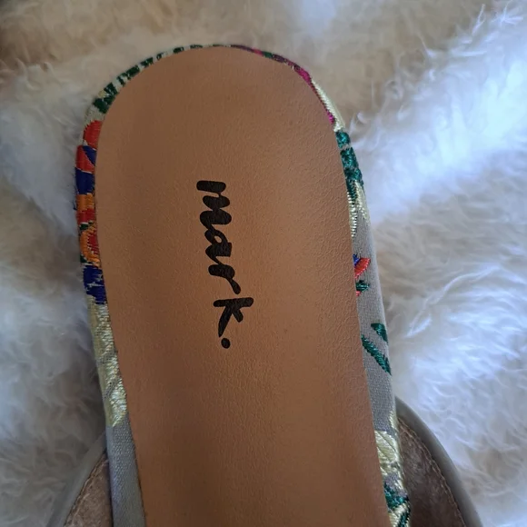 Slip On Embroidered - Picture 5 of 5